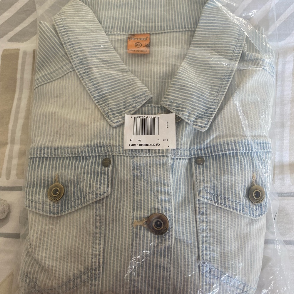 JOU JOU  NEW Women’s Junior jean jacket xl.